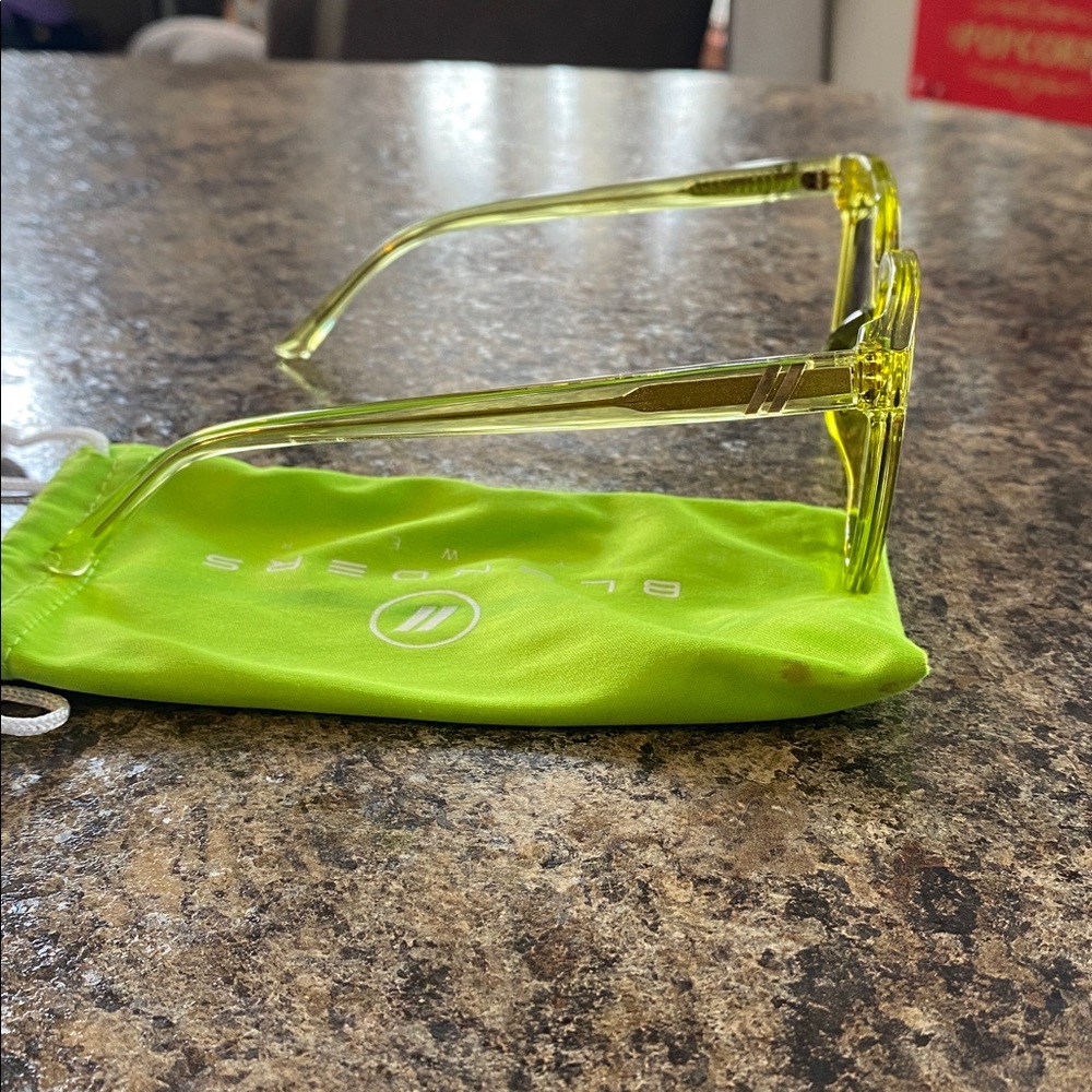 Blenders Grove- Spark Lime polarized sunglasses - Picture 5 of 9